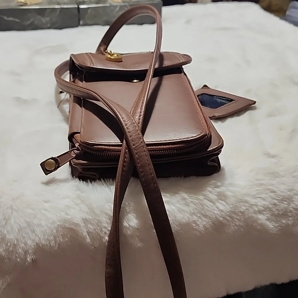 MICHAEL STEVEN'S  CROSSBODY EXPANSION BAG. - Picture 7 of 8